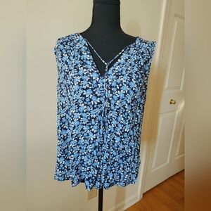 Old Navy Blue & White Floral  Sleeveless Blouse V-neck with Tie Size L